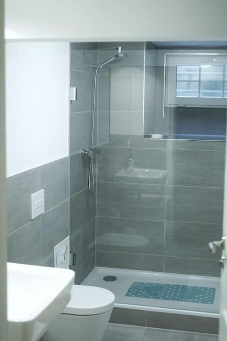 Central, Cozy & Beautiful Designed 2-Rooms Apt. Near River Берлин Екстериор снимка