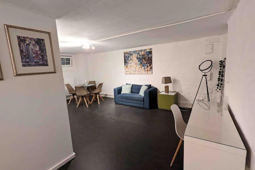 Central, Cozy & Beautiful Designed 2-Rooms Apt. Near River Берлин Екстериор снимка